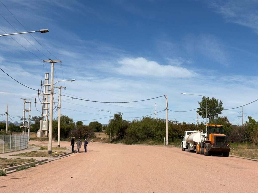 TODO LISTO PARA COMENZAR A ASFALTAR AVENIDA EL LIBERTADOR DE JUAN XXIII A VÉLEZ SARSFIELD imagen de whatsapp 2025 11 04 a las 09.47.01 ca5fd48d