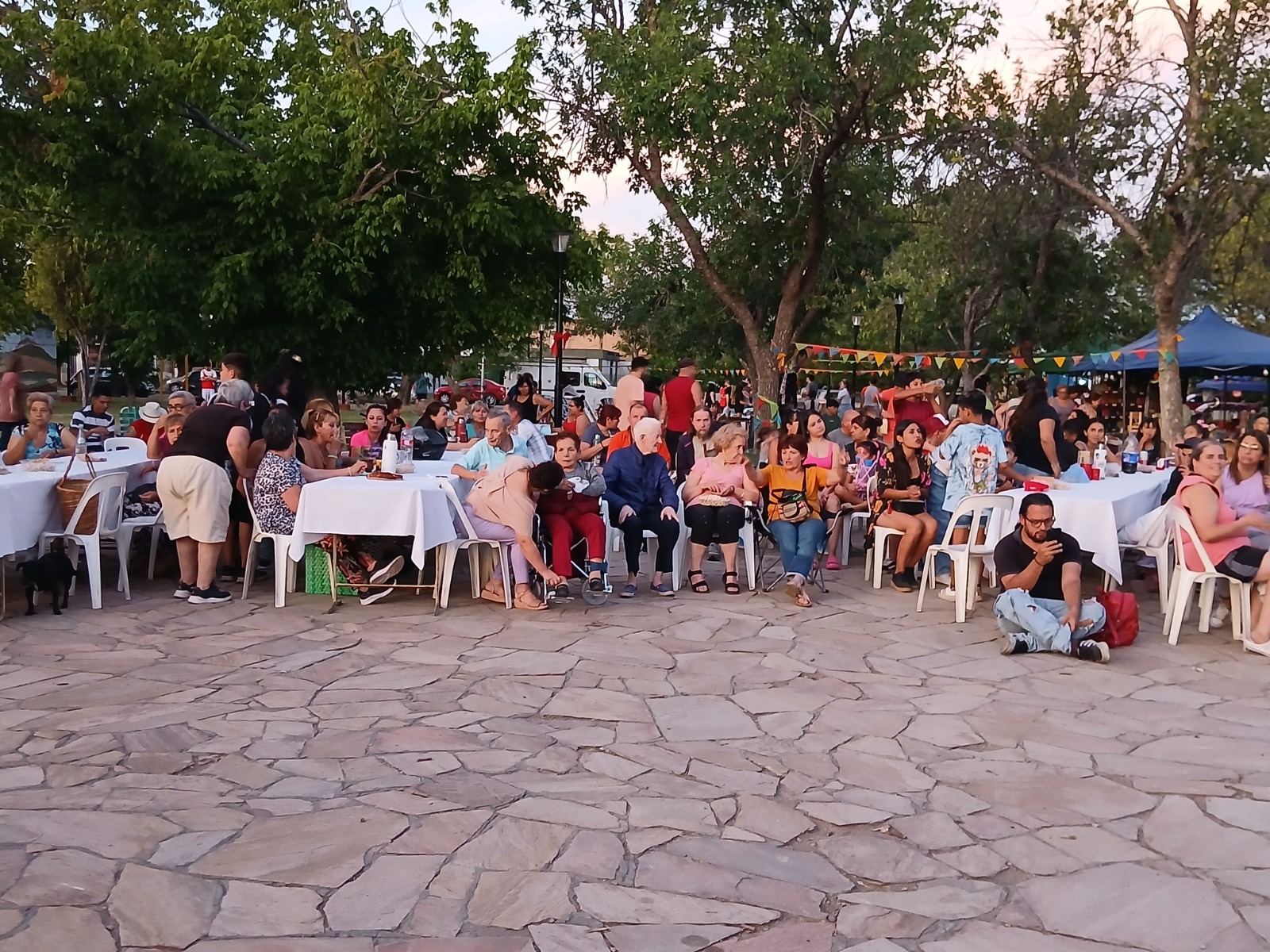 BRINDIS Y ENCUENTRO CON VECINOS EN LAS PLAZAS DE SAN RAFAEL