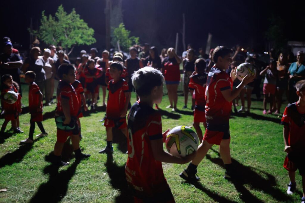 “LOS GLADIADORES” YA TIENEN SU CENTRO DEPORTIVO ILUMINADO whatsapp image 2026 01 30 at 08.30.38