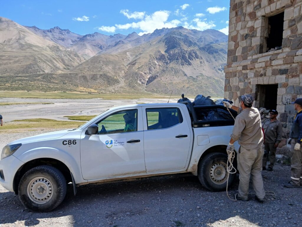 OPERATIVO DEL MUNICIPIO EN LA ALTA MONTAÑA: LIMPIEZA DEL HISTÓRICO HOTEL ABANDONADO DE EL SOSNEADO whatsapp image 2026 01 30 at 08.30.38