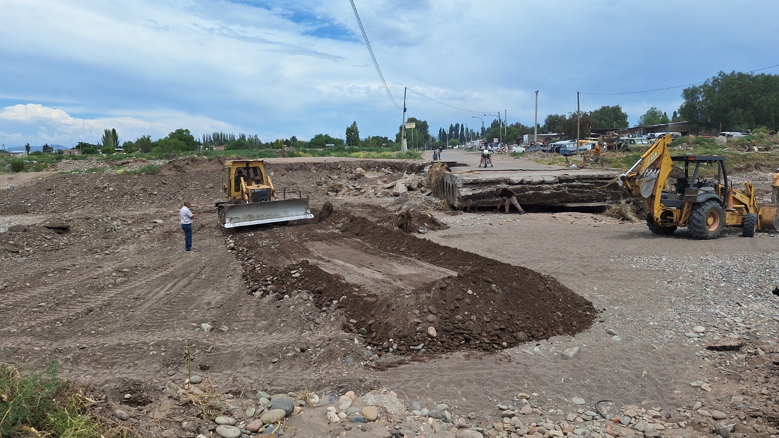 BADEN SOBRE EL RÍO DIAMANTE: EL MUNICIPIO HABILITÓ UNA PASADA MIENTRAS TRABAJA PARA RECUPERAR EL TRAZADO