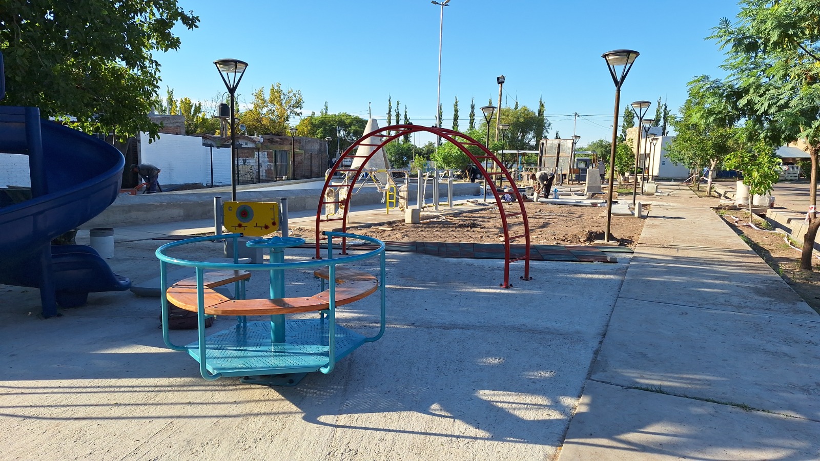 MÁS ESPACIOS PÚBLICOS: SE INAUGURAN UNA PLAZA EN CUADRO NACIONAL Y UN PARQUE INFANTIL EN REAL DEL PADRE