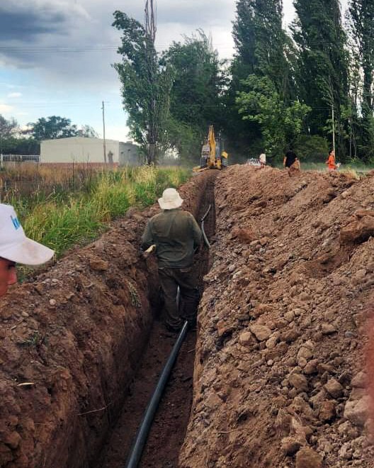 AGUA POTABLE: EL MUNICIPIO TRABAJA CON LOS PRESTADORES DE DISTRITOS Y EXTIENDE 16 KILÓMETROS DE NUEVA CAÑERÍA