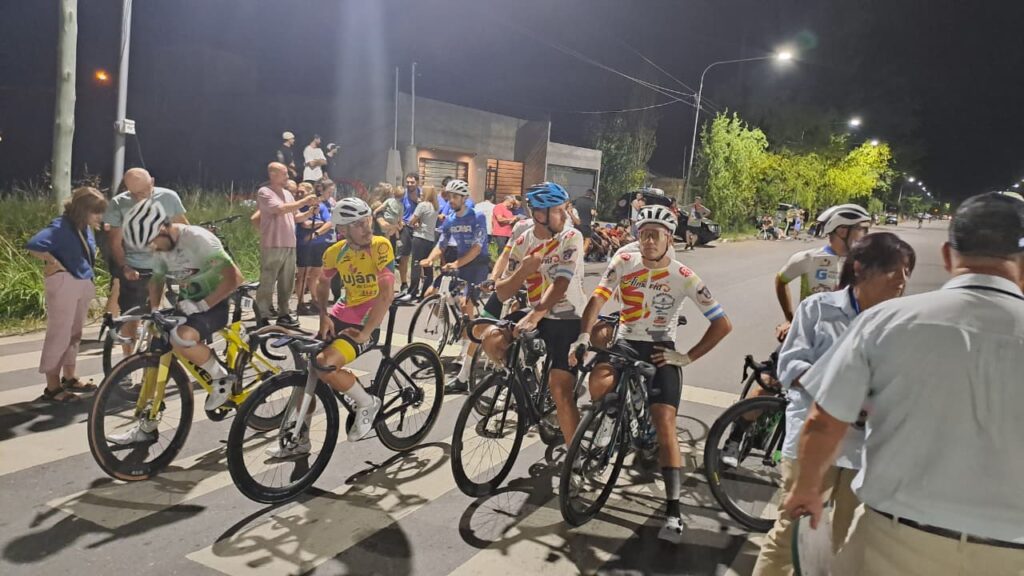 EN EL PARQUE PERÓN COMENZÓ LA 33 EDICIÓN DE LA VUELTA CICLÍSTICA DE SAN RAFAEL whatsapp image 2026 03 12 at 08.11.12