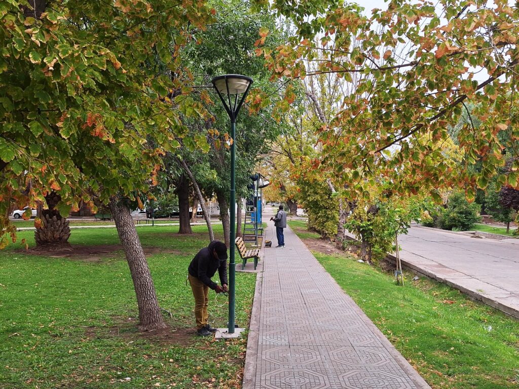 LA PLAZA BUFANO SUMA NUEVAS FAROLAS Y LUMINARIAS LED whatsapp image 2026 03 20 at 12.25.42