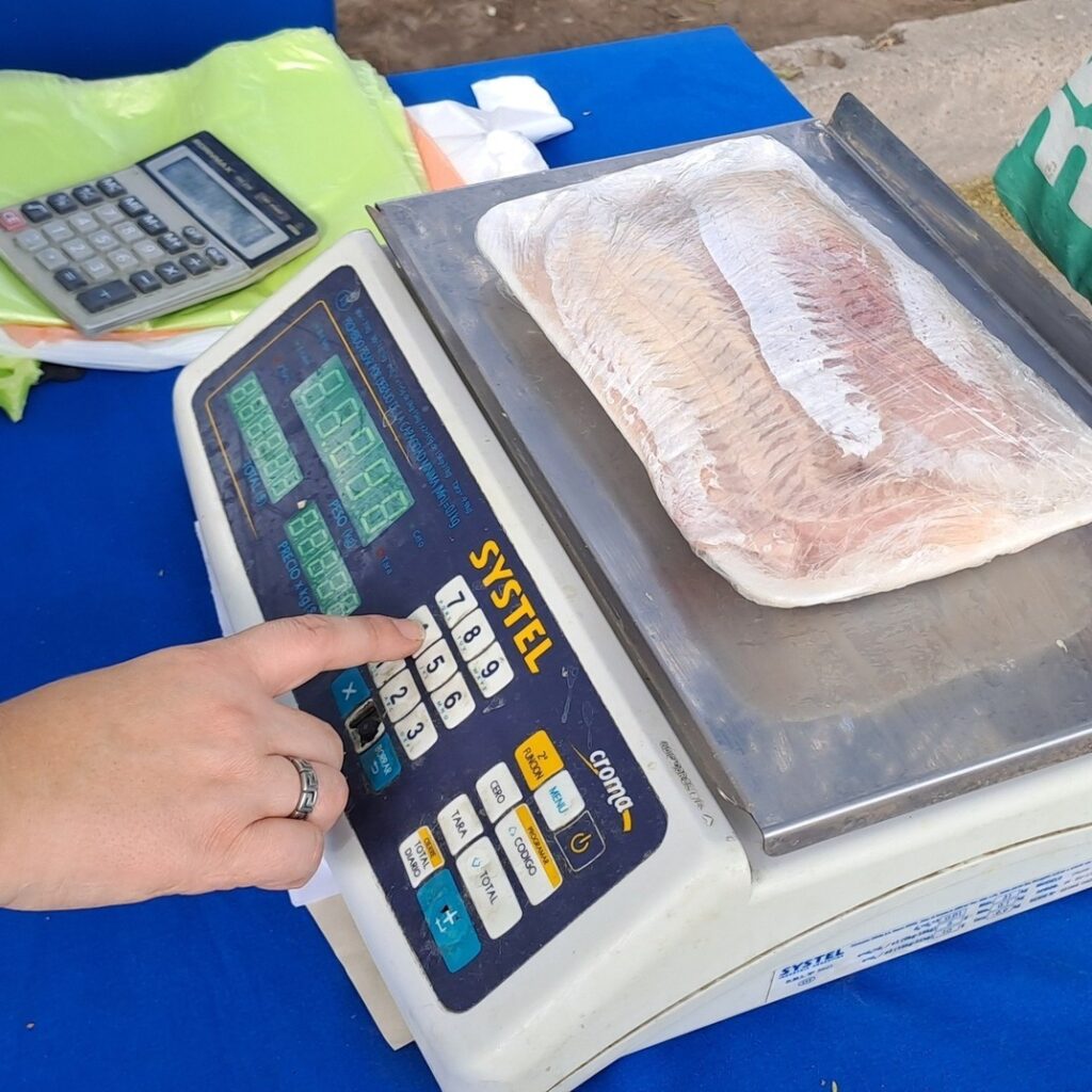 LA FERIA FRANCA SIGUE RECORRIENDO DISTRITOS CON EL PROGRAMA DE PESCADO whatsapp image 2026 03 26 at 11.01.57