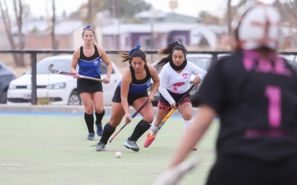 SAN RAFAEL INICIA UN NUEVO TORNEO DE HOCKEY SOCIAL: MÁS DE 40 EQUIPOS Y CIENTOS DE JUGADORES EN COMPETENCIA whatsapp image 2026 04 09 at 08.04.22