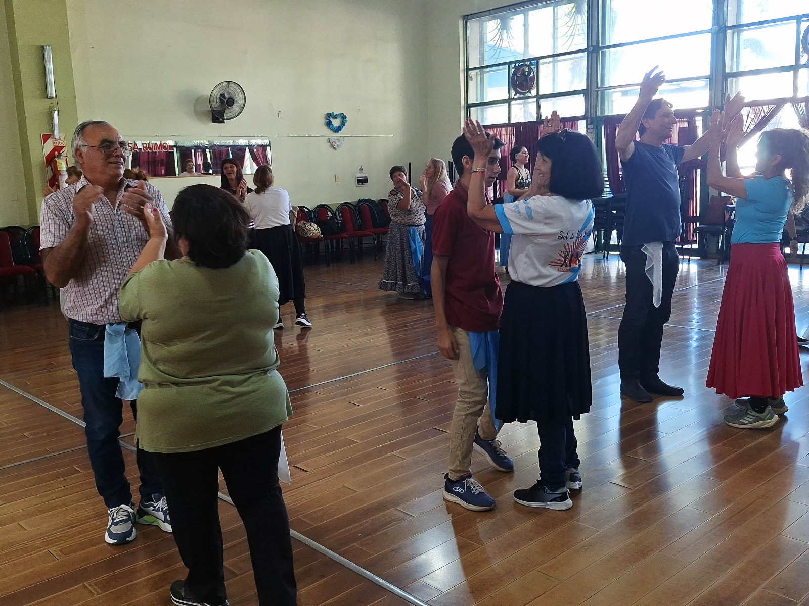 TALLERES MUNICIPALES: MÁS DE UNA DECENA DE PUNTOS PARA APRENDER DANZAS FOLKLÓRICAS