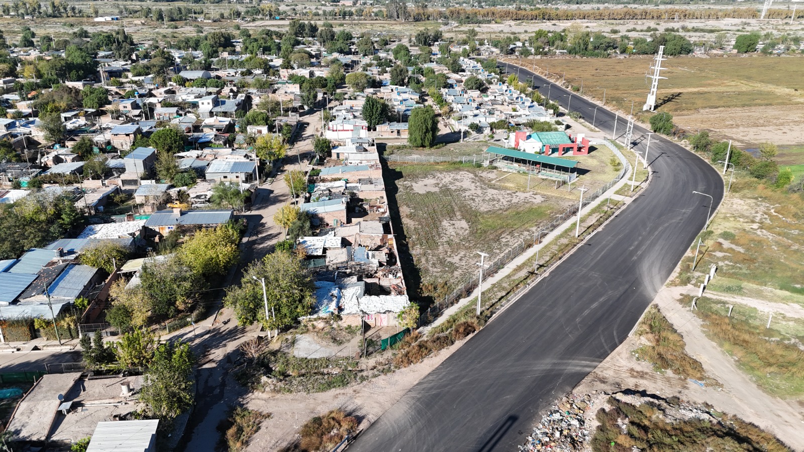 EL MUNICIPIO ASFALTÓ LA PROLONGACIÓN DE AV. EL LIBERTADOR ENTRE JUAN XXIII Y VÉLEZ SARSFIELD