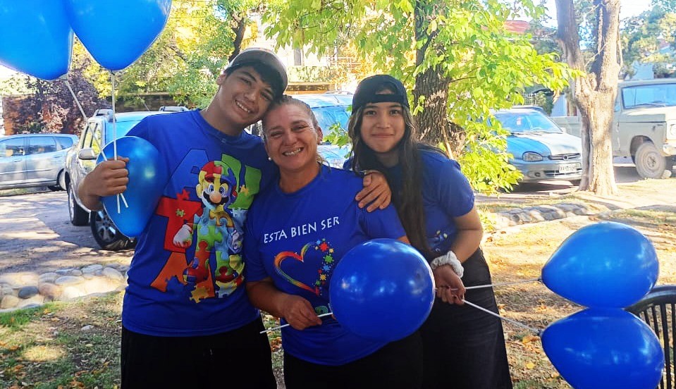 SAN RAFAEL CONMEMORÓ EL DÍA MUNDIAL DE CONCIENTIZACIÓN SOBRE EL AUTISMO EN PLAZA FRANCIA