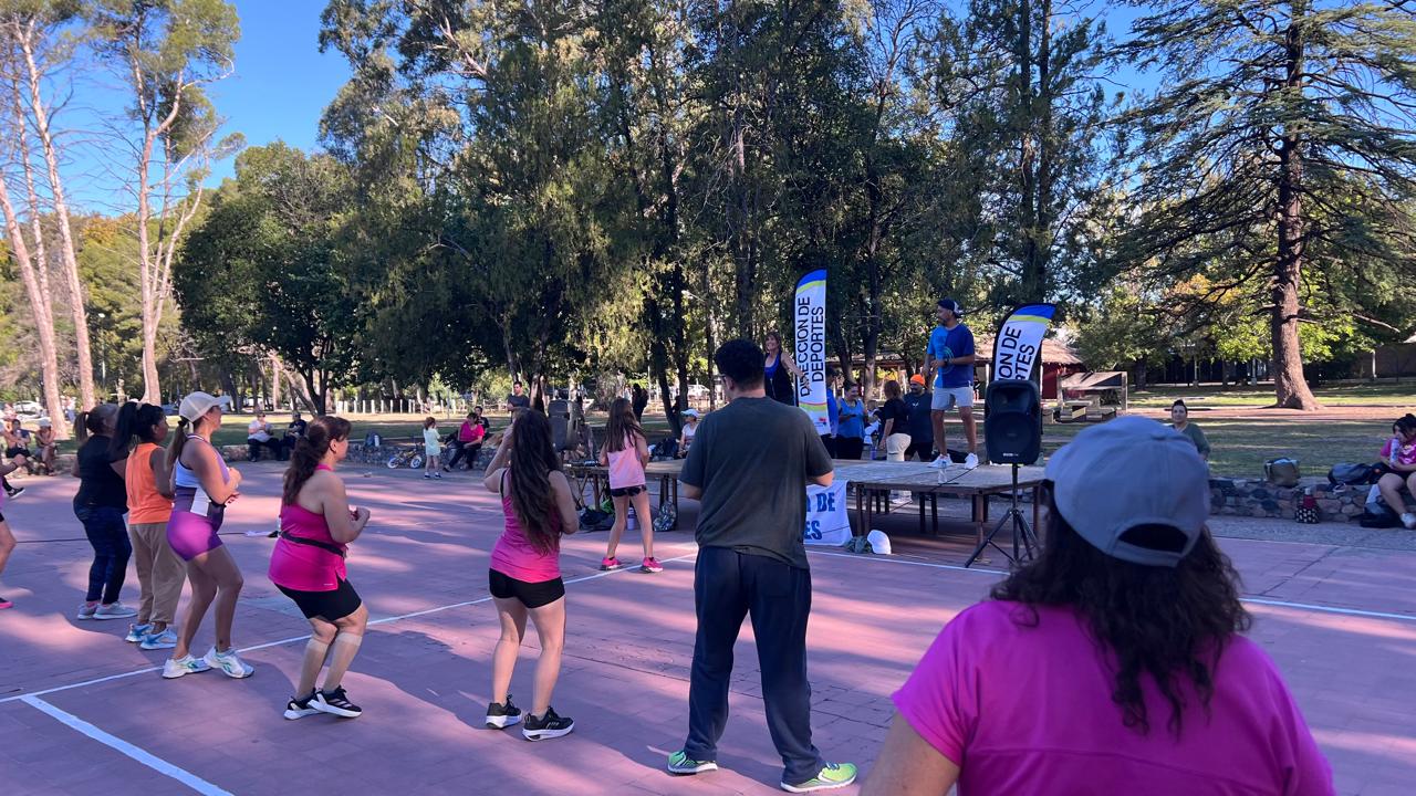 A PURO RITMO INICIARON LAS CLASES GRATUITAS DE ZUMBA EN EL POLI 1