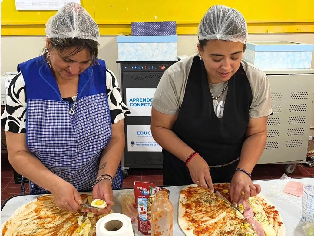 EL MUNICIPIO OFRECE TALLERES CORTOS E ITINERANTES DE TAPICERÍA Y COCINA