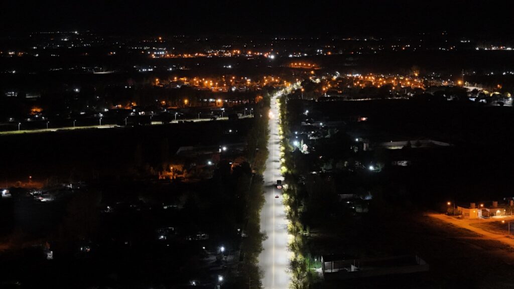 NUEVAS LUCES LED YA ILUMINAN LAS AVENIDAS EL LIBERTADOR, CANTONI, JUAN XXIII, VÉLEZ SARSFIELD Y TOLEDANO SUR whatsapp image 2026 04 18 at 18.10.49