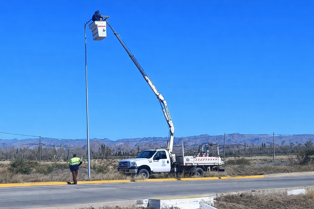 EL MUNICIPIO INSTALÓ MÁS DE 60 LUMINARIAS LED EN VILLA 25 DE MAYO copilot 20260526 195752