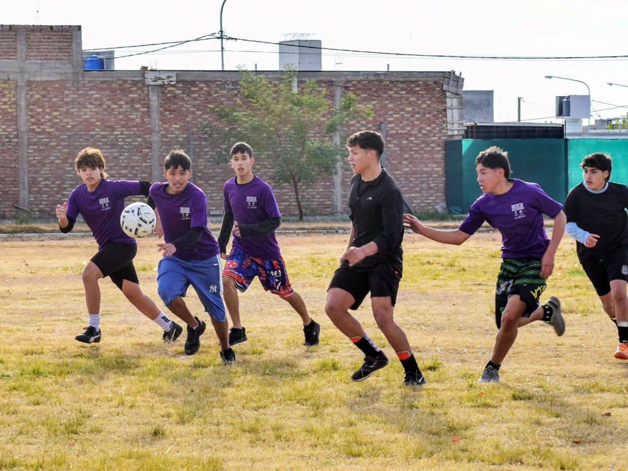 EL POLI 2 SE LLENÓ DE FÚTBOL CON LA SEGUNDA FECHA DEL TORNEO JONATÁN PÉREZ