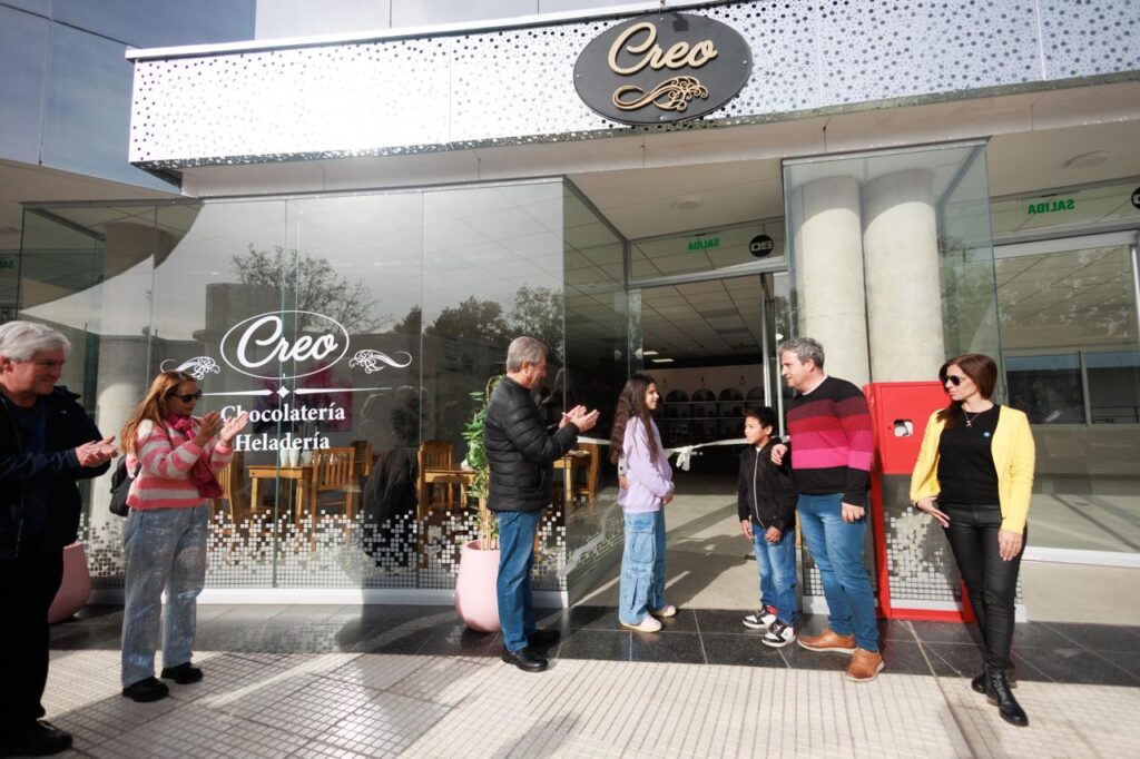 EX TERMINAL: EMPIEZAN A ABRIR LOCALES Y EL INTENDENTE OMAR FÉLIX COMPARTIÓ LA INAUGURACIÓN DE UNO DE ELLOS whatsapp image 2026 05 23 at 14.55.56