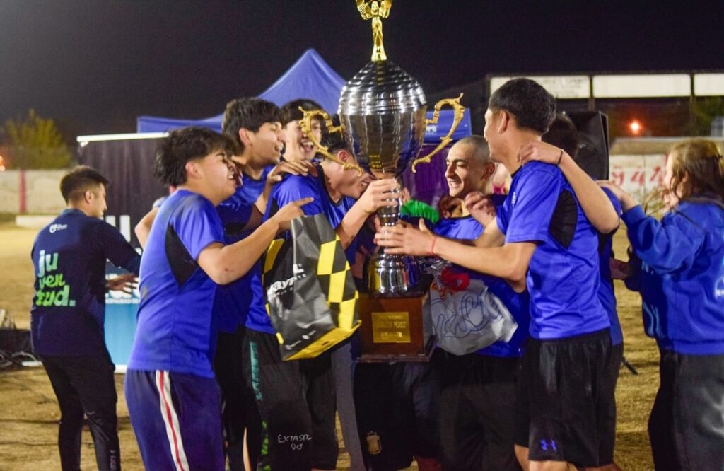 LOS CHICOS DE LA IACCARINI SON LOS CAMPEONES DEL TORNEO DE FÚTBOL JONATÁN PÉREZ whatsapp image 2026 05 30 at 20.07.19