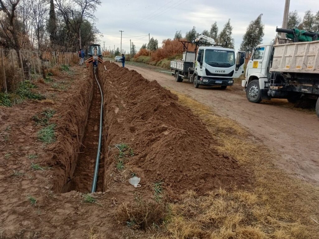 EL MUNICIPIO EXTIENDE REDES DE AGUA POTABLE EN COLONIA RUSA whatsapp image 2026 06 10 at 10.19.23