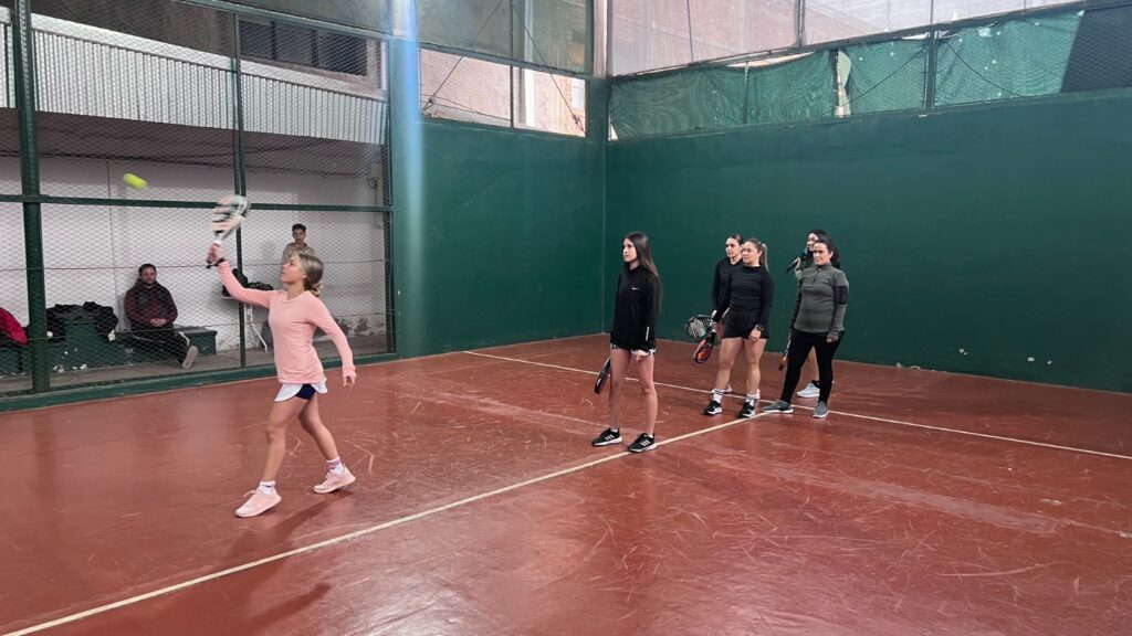 LA ESCUELA MUNICIPAL DE PADEL DE SAN RAFAEL ARRANCÓ CON TODO whatsapp image 2026 06 12 at 09.23.02
