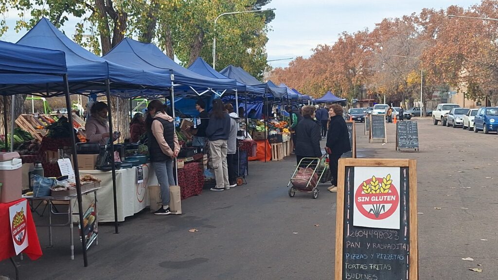 ESCUELAS JUNTO A LA FERIA FRANCA: “PODER COMERCIALIZAR ES FUNDAMENTAL PARA EL TRABAJO DE LOS ALUMNOS” whatsapp image 2026 06 12 at 13.08.58