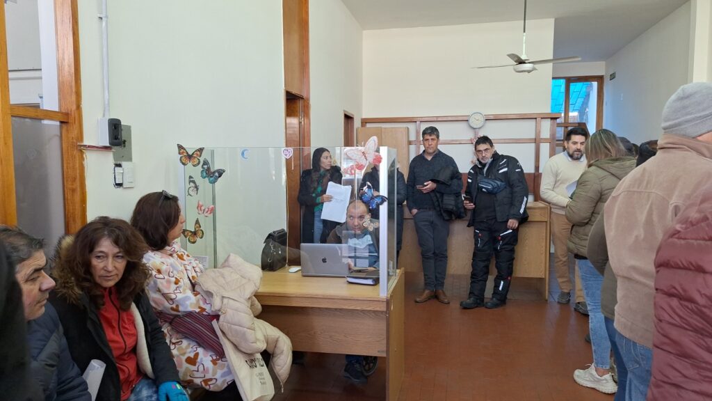 MASIVA CONCURRENCIA DE SANRAFAELINOS EN EL PRIMER DÍA DE ENTREGA DE AUTORIZACIONES PARA NUEVAS CONEXIONES DE GAS whatsapp image 2026 07 06 at 11.01.04