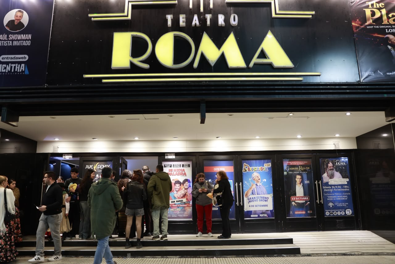 “NUESTRAS RAÍCES EN ESCENA”: EL DÍA DEL FOLKLORE SE CELEBRÓ EN EL TEATRO ROMA