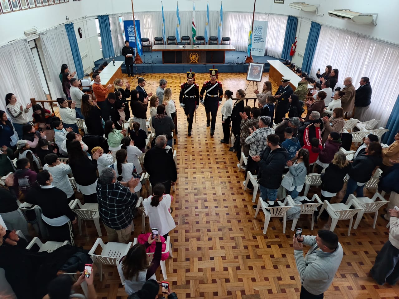 DÍA DEL PADRE MENDOCINO: HOMENAJE JUNTO A LOS NIÑOS Y LOS GRANADEROS